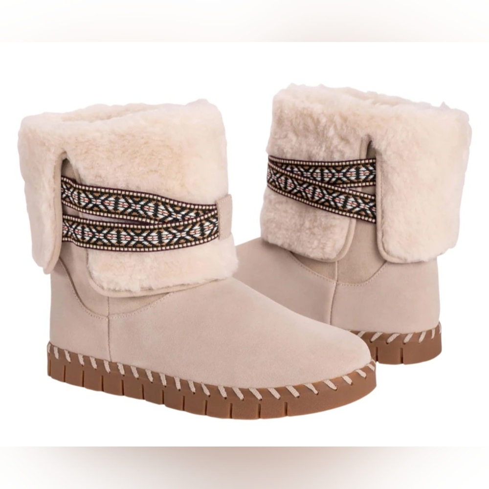 NWT MUK LUKS - Stone Color Size 8